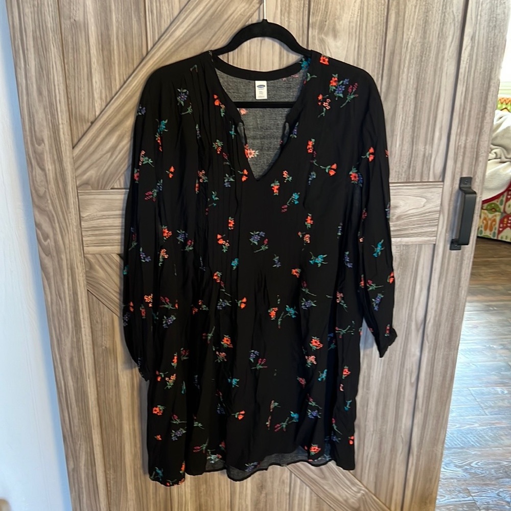 New without tags dress by Old Navy.  Black floral print